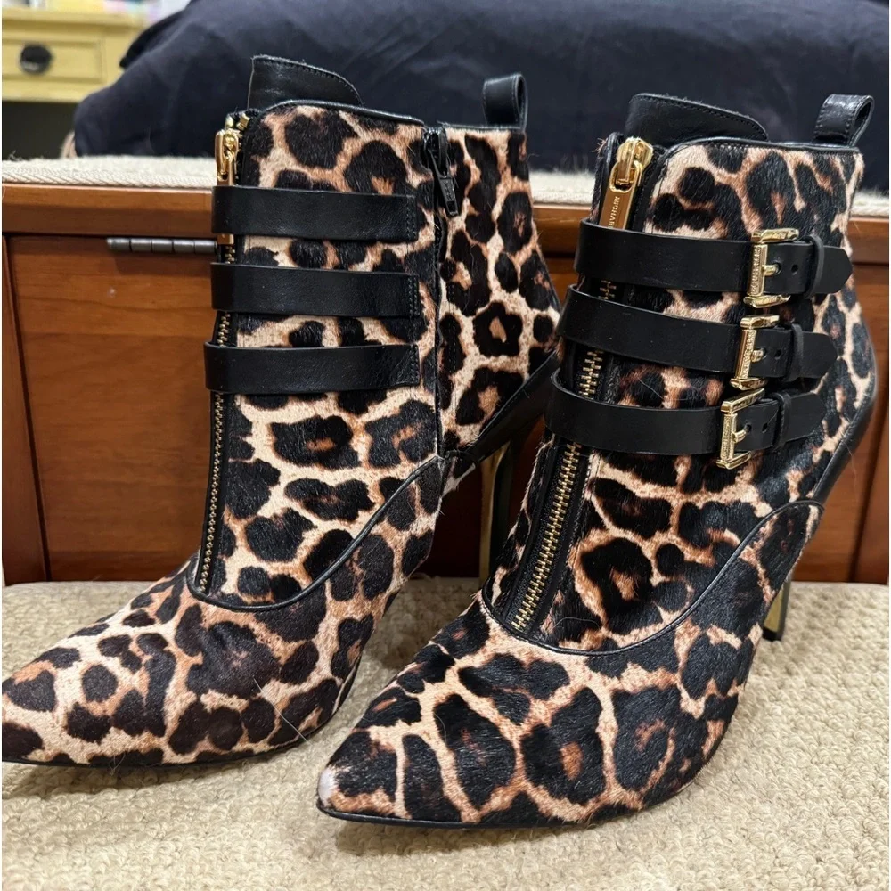 Michael Kors, like new, size 8, leopard ankle booties